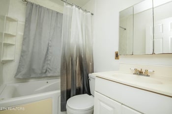 237 S Dillard Ave, Oak Ridge, TN 37830