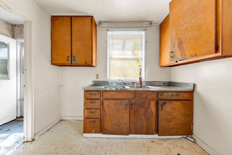 237 S Purdue Ave, Oak Ridge, TN 37830