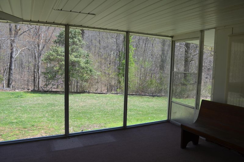 2371 Oakdale Hwy, Harriman, TN 37748