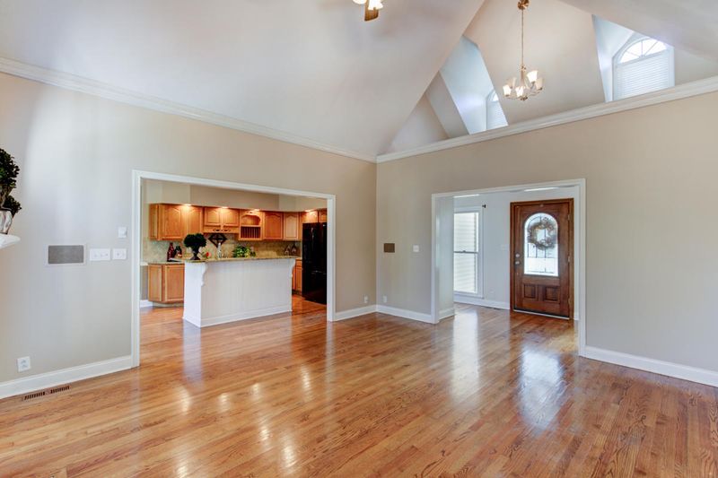 2373 Conners Creek Cir, Knoxville, TN 37932