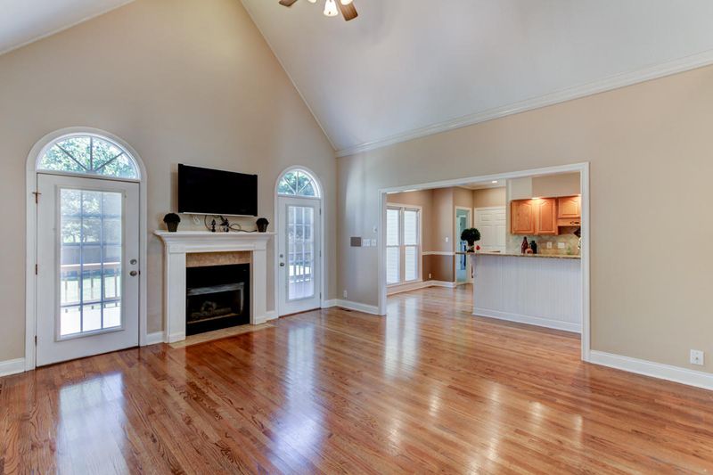 2373 Conners Creek Cir, Knoxville, TN 37932