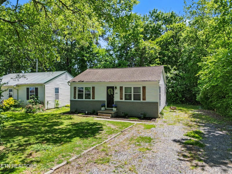 2376 Pennsylvania Ave, Maryville, TN 37804