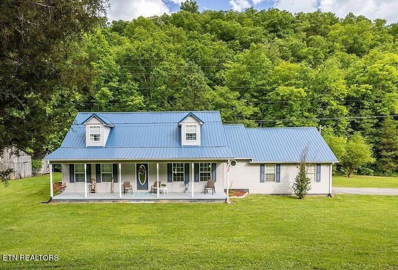 238 Dry Valley Rd, Thorn Hill, TN 37881