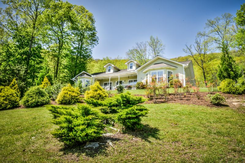 238 Mineral Springs Ln, Jacksboro, TN 37757