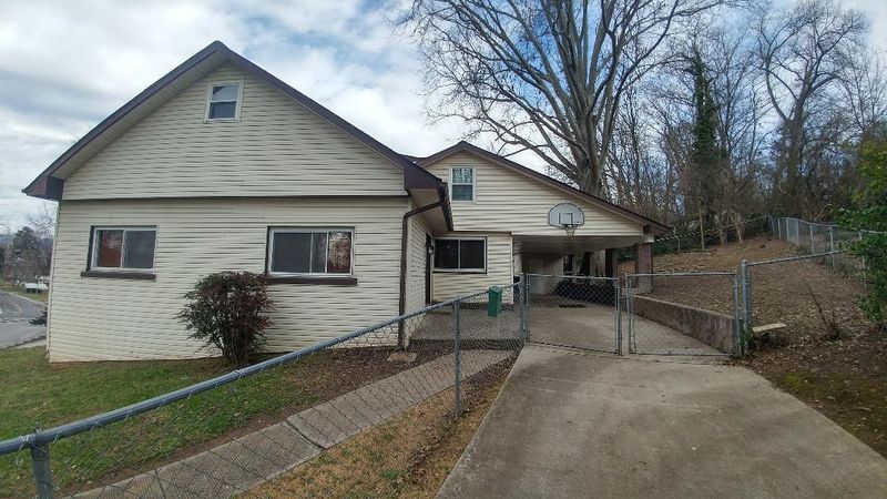 238 S Purdue Ave, Oak Ridge, TN 37830