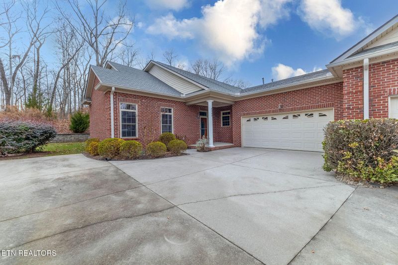 2383 Mountain Dr, Lenoir City, TN 37772