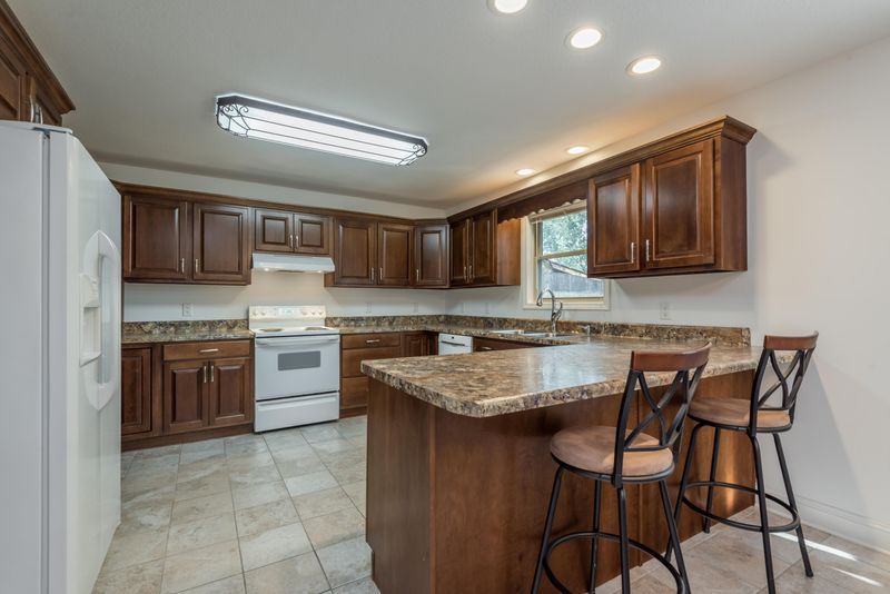 2384 Ford Rd, Lenoir City, TN 37772