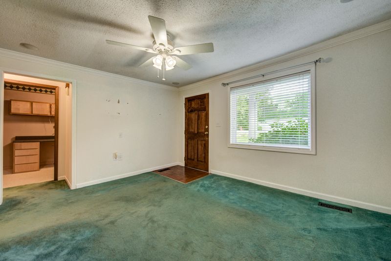 2386 Dutch Valley Rd, Clinton, TN 37716