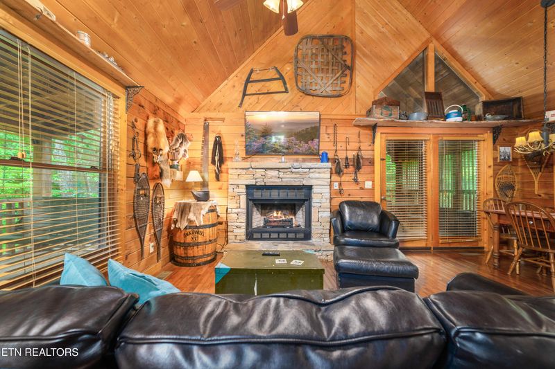 2389 Misty Ln, Sevierville, TN 37876