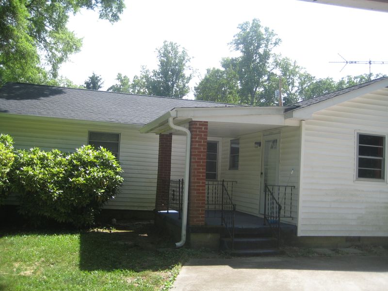 239 Alhambra Rd, Oak Ridge, TN 37830