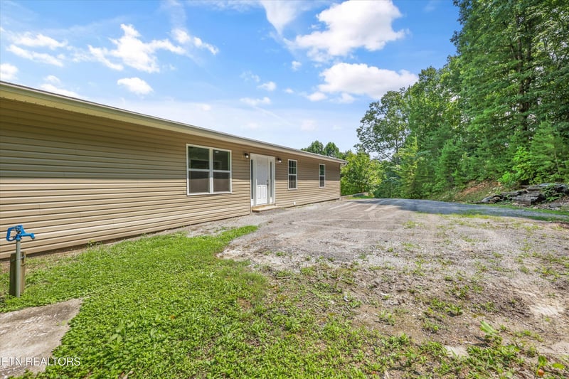 239 Carroll Hollow Rd, Clinton, TN 37716