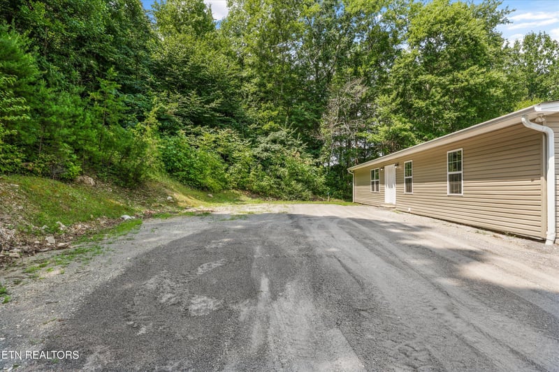 239 Carroll Hollow Rd, Clinton, TN 37716