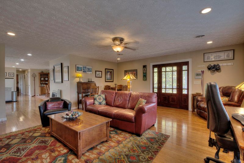 239 Leamar Dr, Sevierville, TN 37876