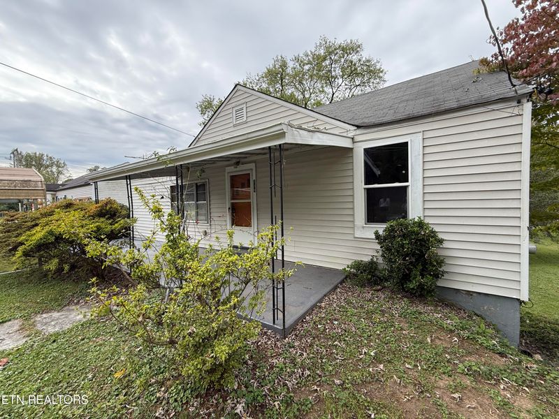 239 Morning Dr, Harriman, TN 37748
