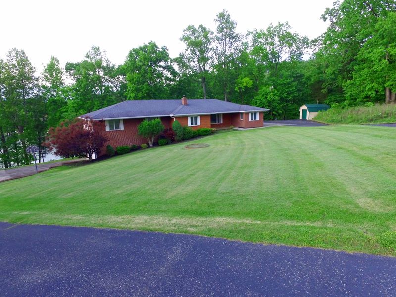 239 Sioux Tr, Jacksboro, TN 37757