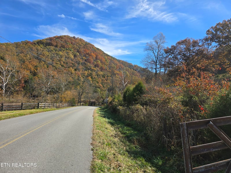 2391 Hogskin Rd, Washburn, TN 37888