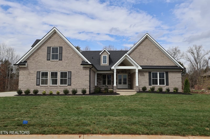 2397 W Port Dr, Lenoir City, TN 37772
