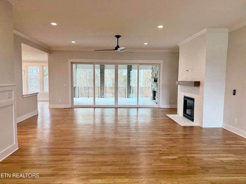 2397 W Port Dr, Lenoir City, TN 37772