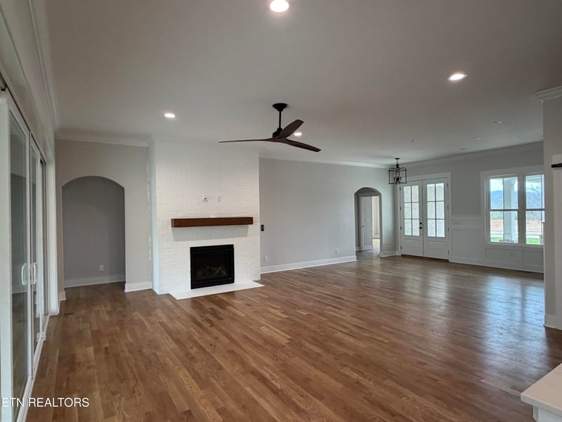 2397 W Port Dr, Lenoir City, TN 37772