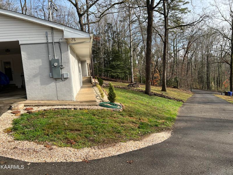 24 Westover Dr, Oak Ridge, TN 37830