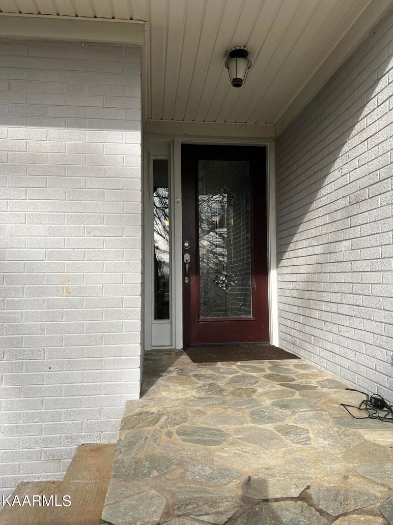 24 Westover Dr, Oak Ridge, TN 37830