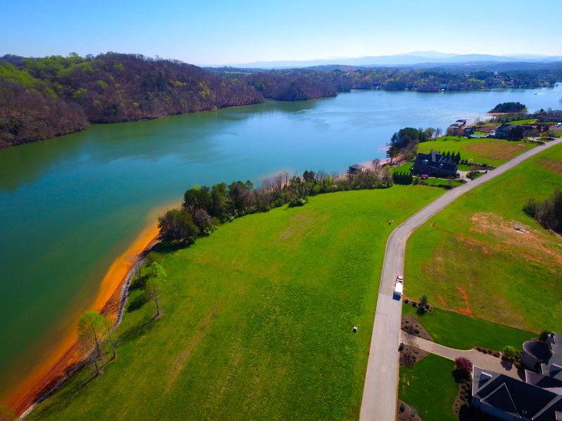 240 Bay Pointe Rd, Vonore, TN 37885