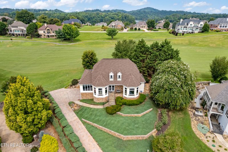 240 Big Water Dr, Vonore, TN 37885