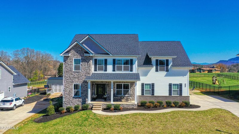 240 Bluff Shadows Ln, Seymour, TN 37865
