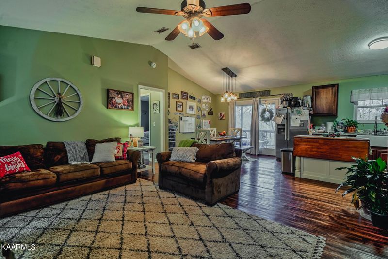 240 Bob Hollow Rd, Sevierville, TN 37876