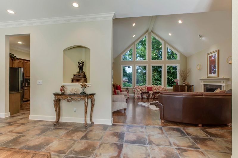 240 Chickasaw Ln, Loudon, TN 37774