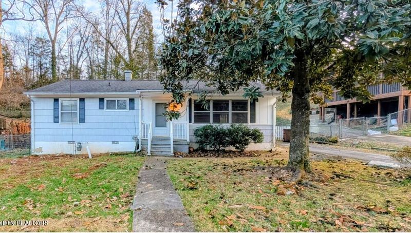 240 East Dr, Oak Ridge, TN 37830