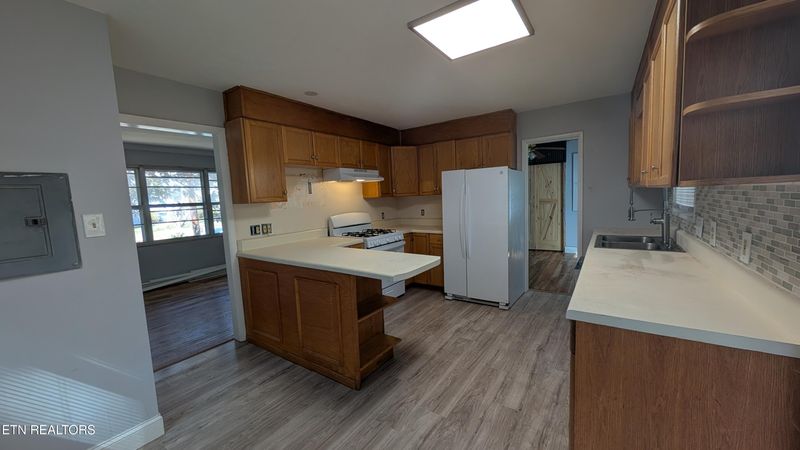 240 East Dr, Oak Ridge, TN 37830