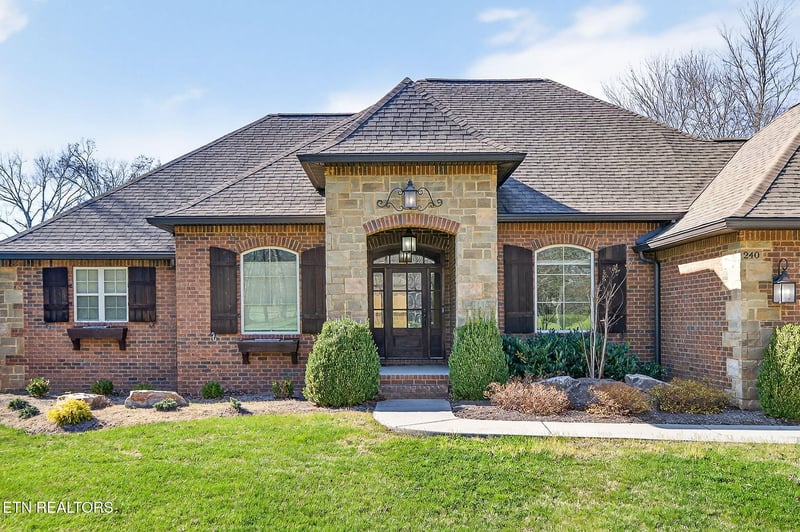 240 Forest Hill Dr, Crossville, TN 38558