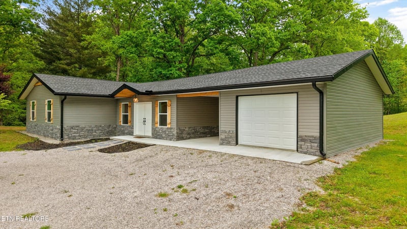 240 Fox Jones Rd, Lancing, TN 37770