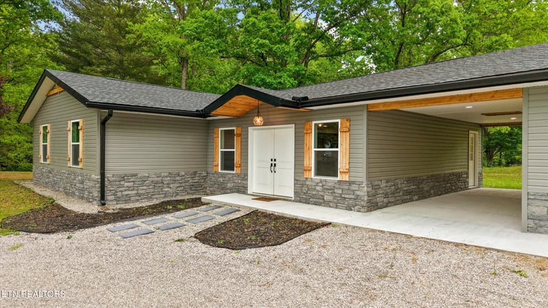 240 Fox Jones Rd, Lancing, TN 37770