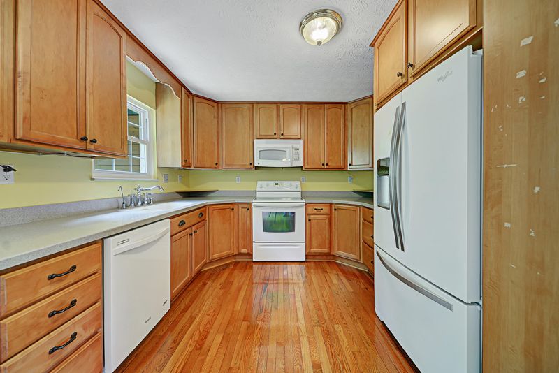 240 Foxfire Ln, Kingston, TN 37763