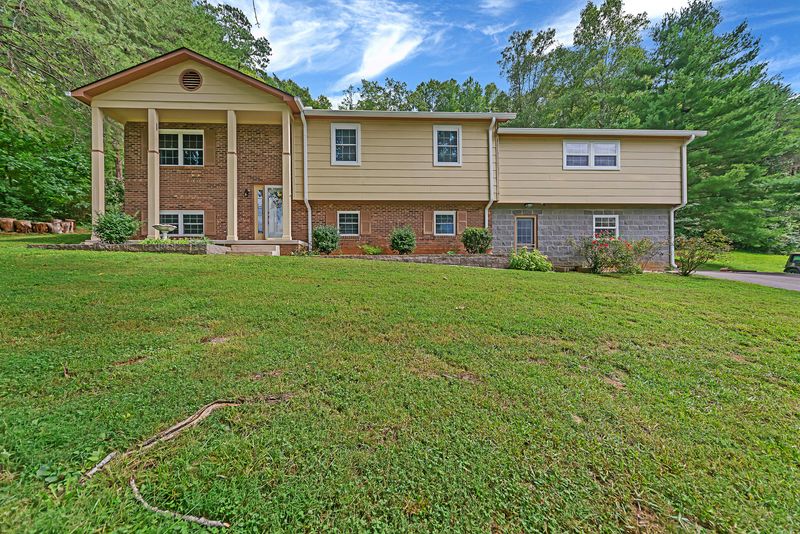 240 Foxfire Ln, Kingston, TN 37763