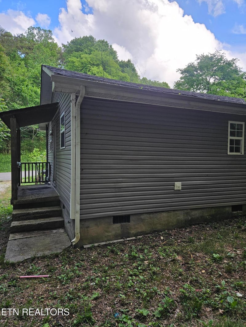240 Henderson Hollow Rd, Knoxville, TN 37931