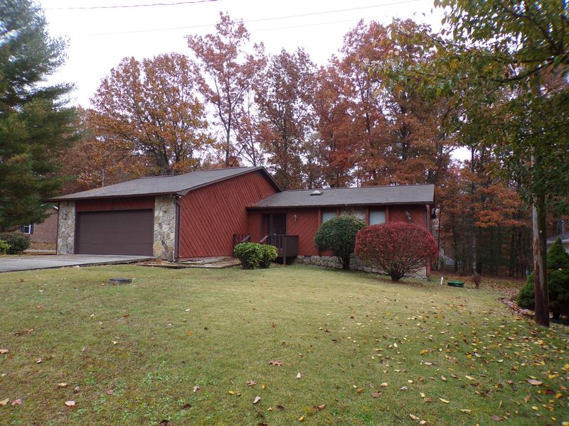 240 Lakeview Dr, Fairfield Glade, TN 38558