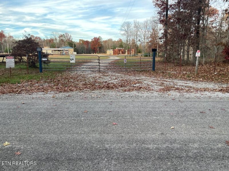 240 Perkins Tr, Deer Lodge, TN 37726