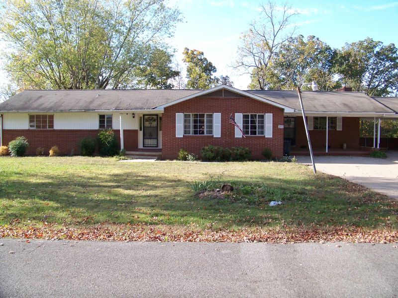240 Ridgecrest Dr, Madisonville, TN 37354