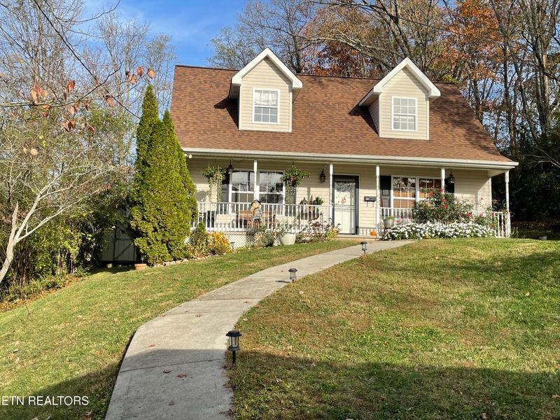 240 S Purdue Ave, Oak Ridge, TN 37830