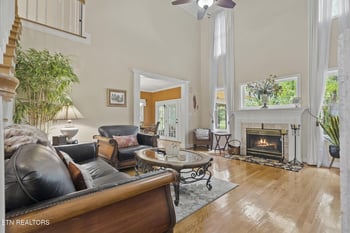 240 Skyview Dr, Lenoir City, TN 37772