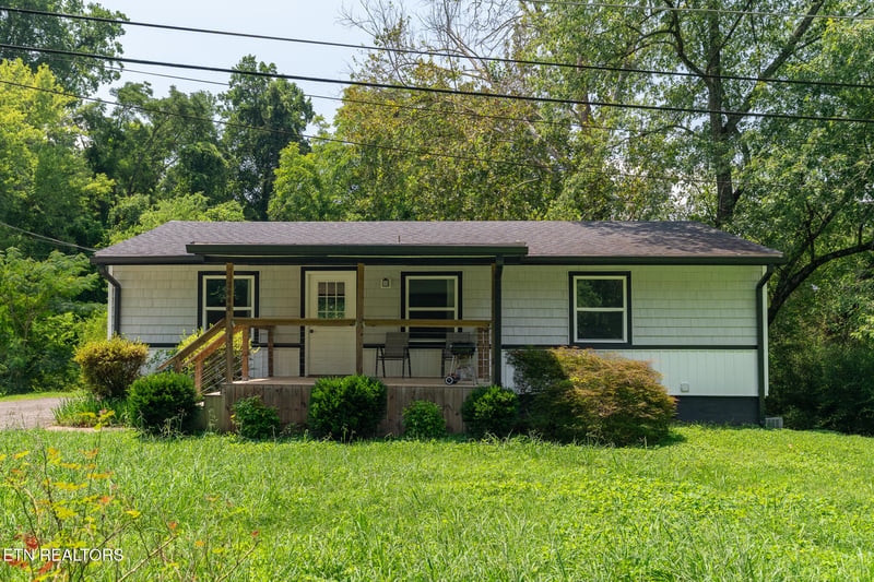 2400 Aberdeen Ln, Knoxville, TN 37920