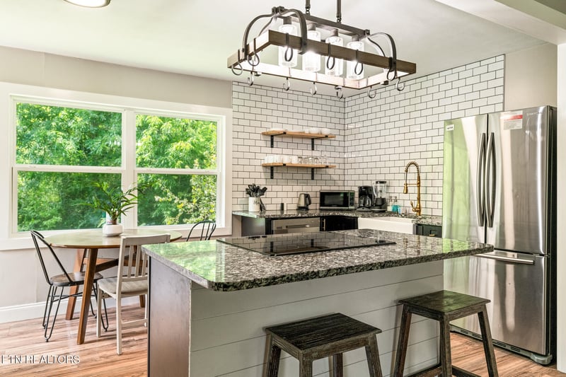 2400 Aberdeen Ln, Knoxville, TN 37920