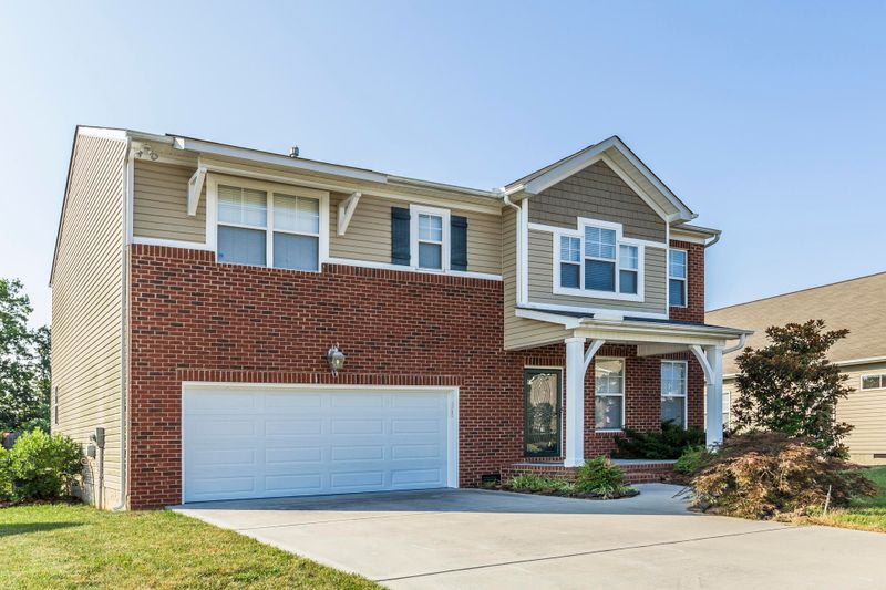 2400 Ancient Oak Ln, Knoxville, TN 37931