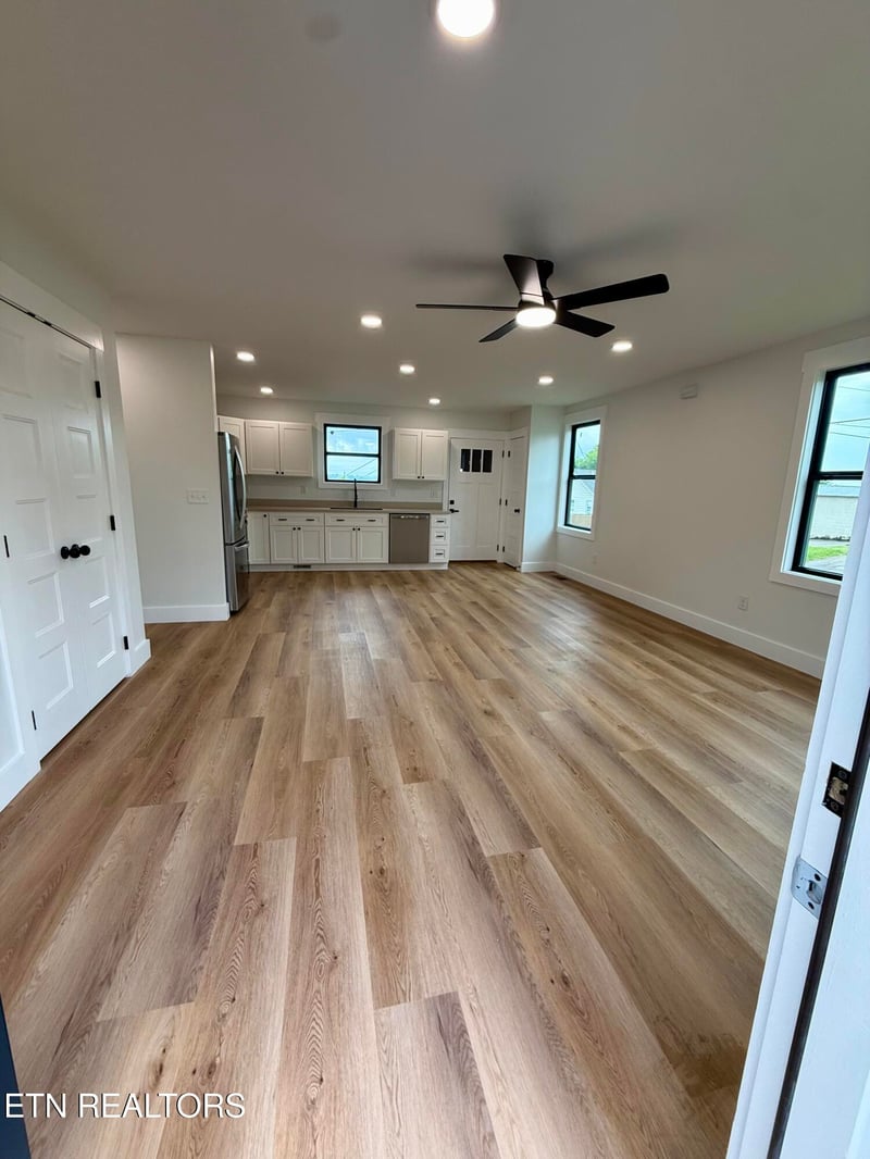 2400 Mccroskey Ave, Knoxville, TN 37917