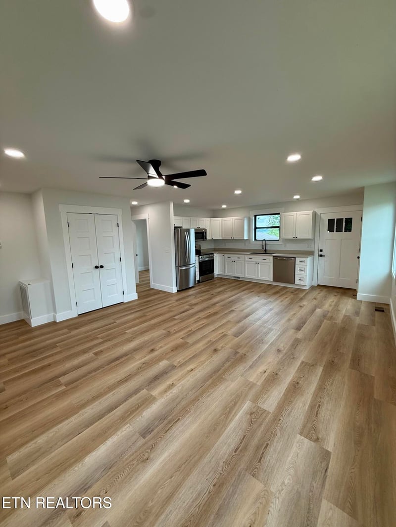 2400 Mccroskey Ave, Knoxville, TN 37917