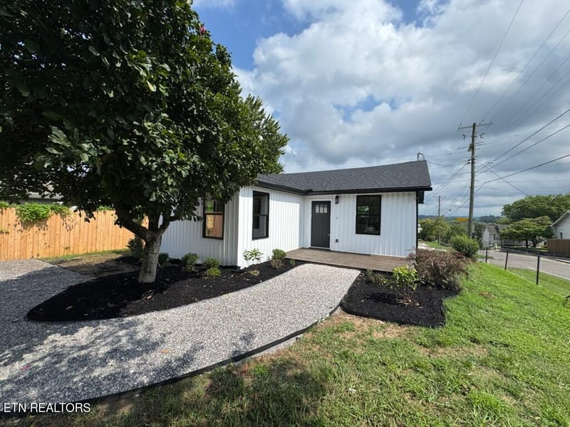 2400 Mccroskey Ave, Knoxville, TN 37917