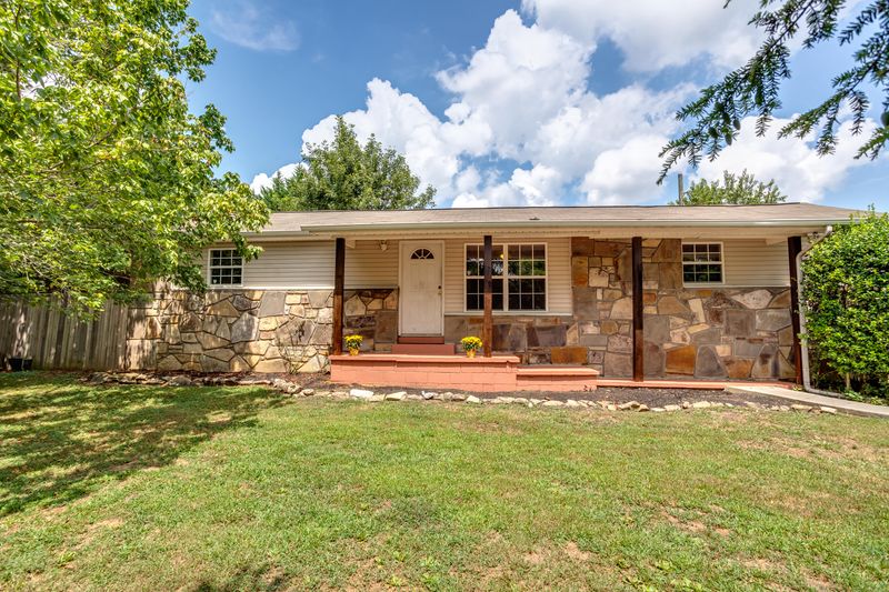 2402 Gibson Cir, Sevierville, TN 37876